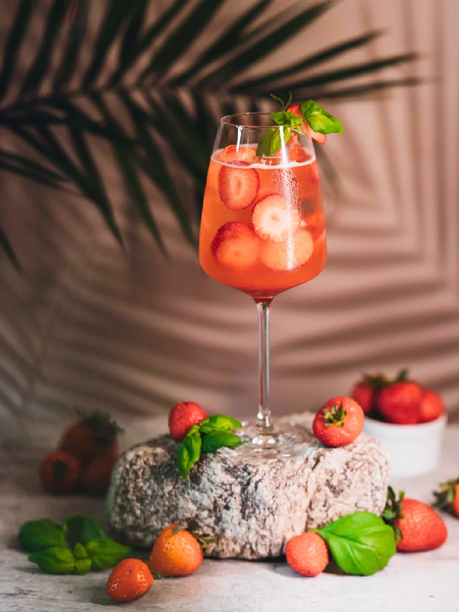 Osvěžo Jahodový sirup s bazalkou 500 ml – připravený pokrm