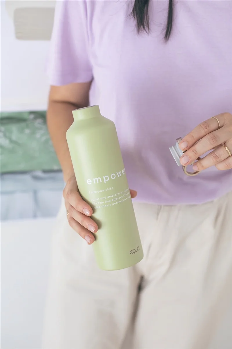Equa kovová láhev Classy Empowered 680ml