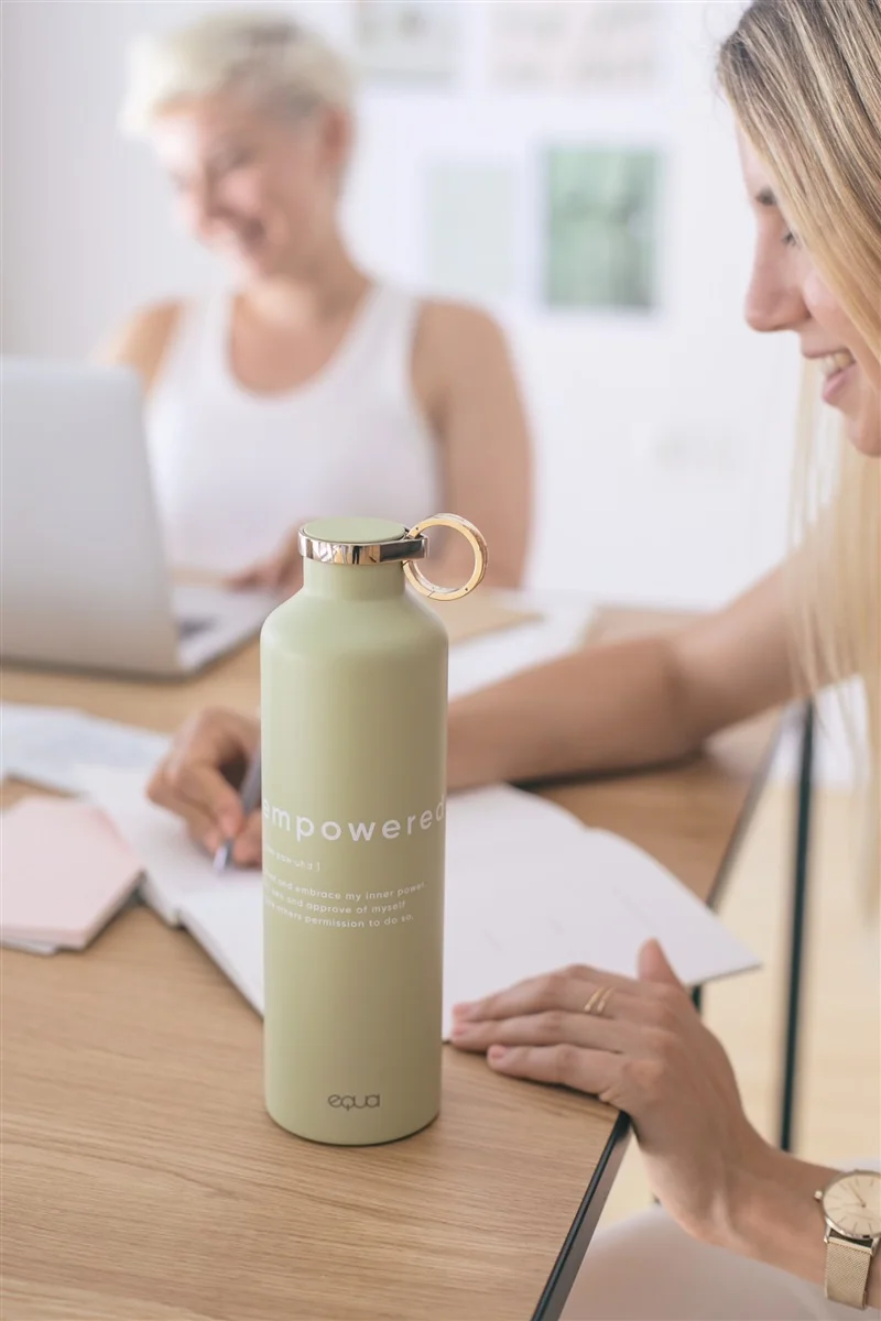 Equa kovová láhev Classy Empowered 680ml